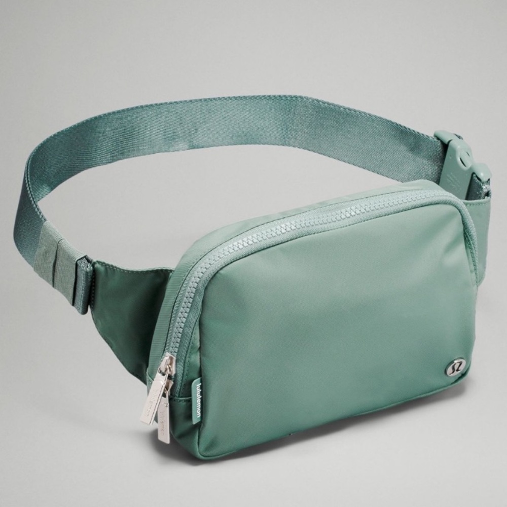 NWT Large Lululemon Everywhere Belt Bag - Picture 3 of 8
